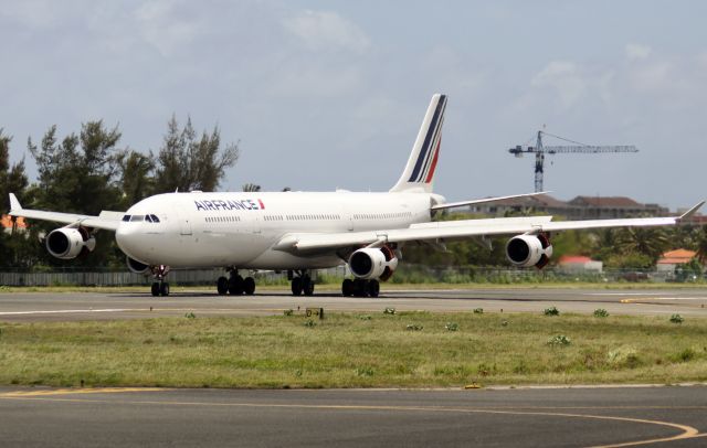 Airbus A340-300 (F-GLZO)