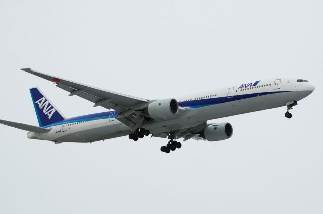 BOEING 777-300 (JA756A) - Boeing 777-381 c/n 28274/160