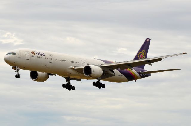 BOEING 777-300 (HS-TKE)