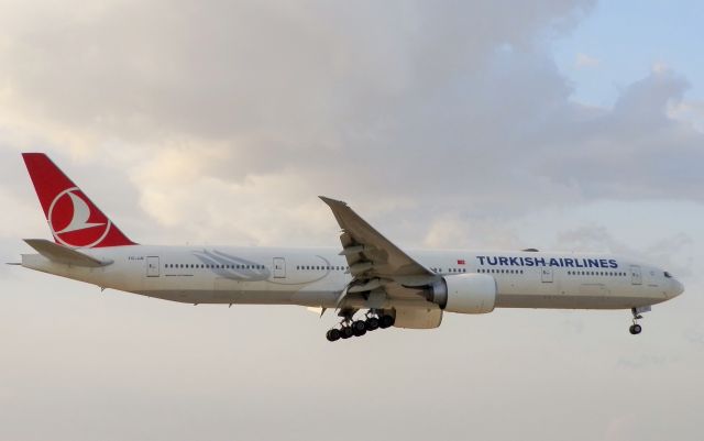 BOEING 777-300ER (TC-JJL)