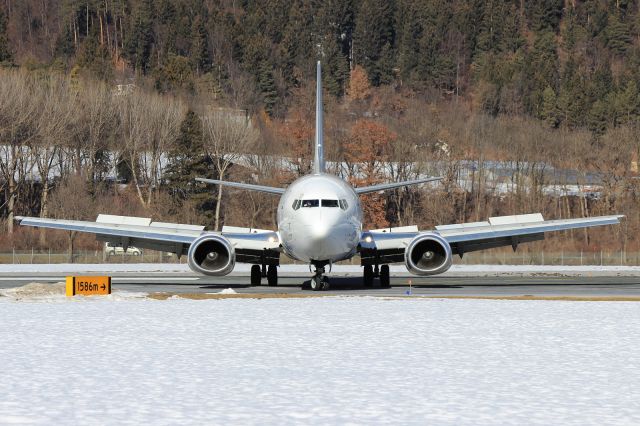 BOEING 737-400 (LY-MGC)