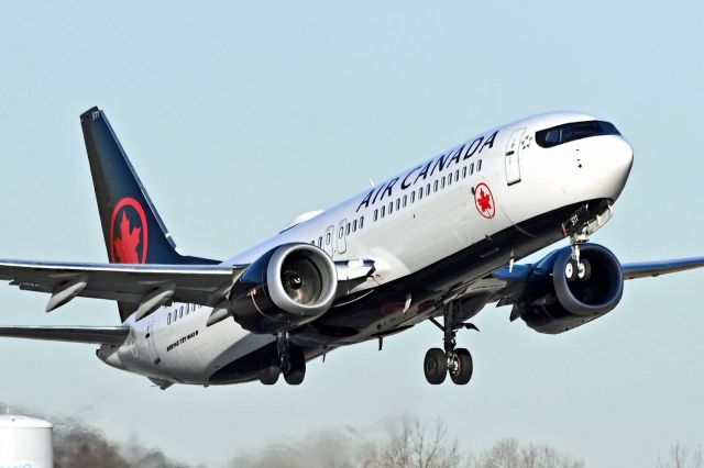 Boeing 737 MAX 8 (C-FSJH)