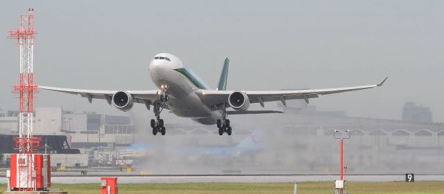 Airbus A330-200 (EI-EJJ) - Check out our aviation videos with 100% authentic and non-leveled sound! a rel=nofollow href=http://youtube.com/ilikeriohttps://youtube.com/ilikerio/abr /br /Alitalia A330-200 lifting off of a wet runway 27 at KMIA.