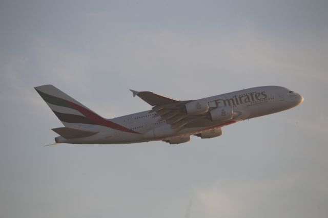 Airbus A380-800 (A6-EEU)