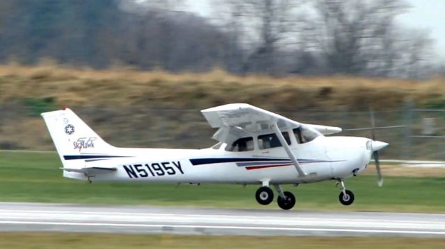 Cessna Skyhawk (N5195Y)