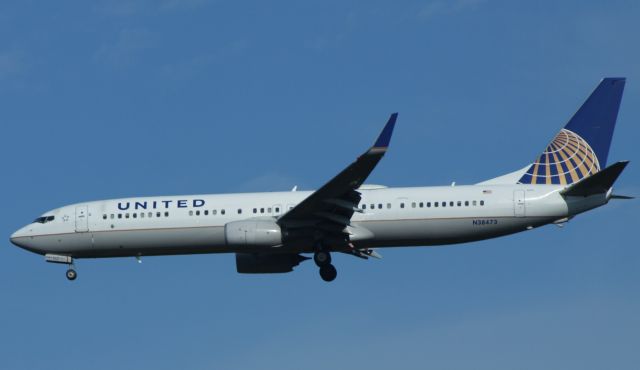 Boeing 737-900 (N38473) - Taken from the parking lot at Udvar Hazy Air and Space Museum 9/4/2016