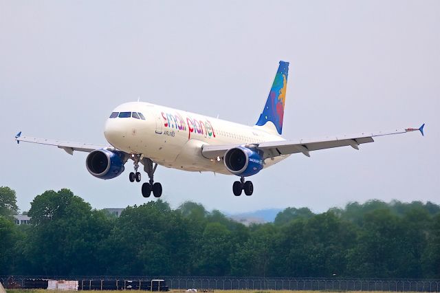 Airbus A320 (LY-SPF)