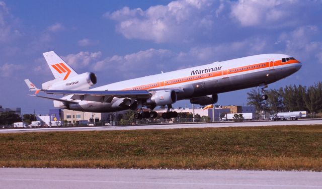 Boeing MD-11 (PH-MCR) - Close to touch down at MIA 2-3-2001.