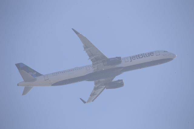 Airbus A320 (N986JB)