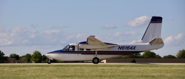 Aero Commander 500 (N6164X) - On flightline