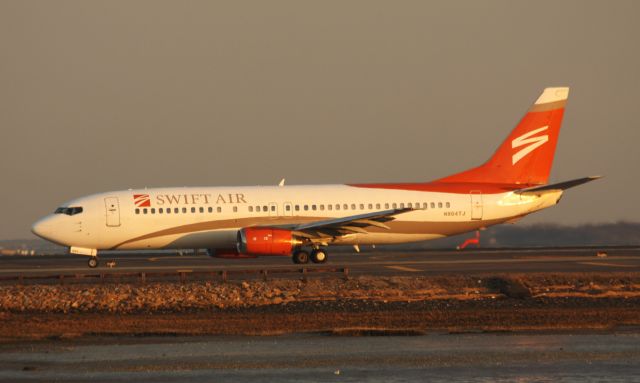 BOEING 737-400 (N804TJ)