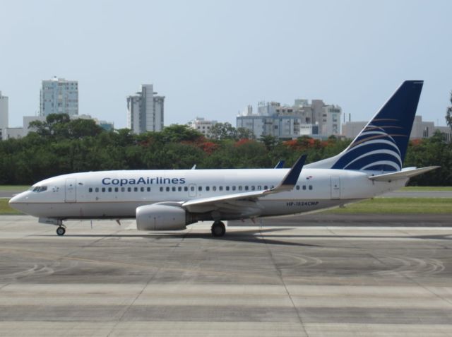 Boeing 737-700 (HP-1524CMP)