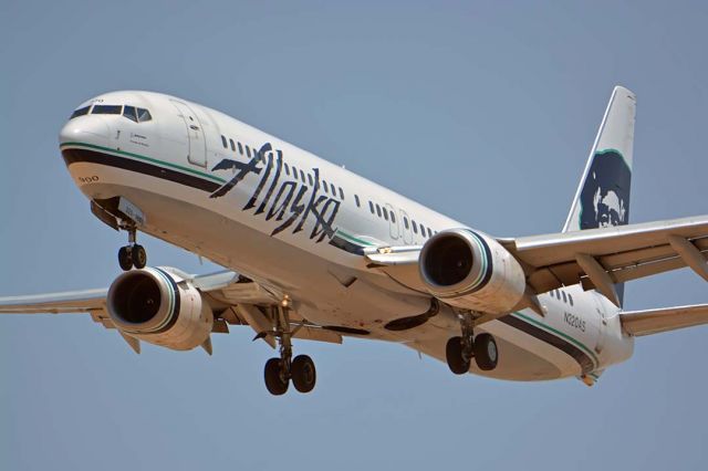 Boeing 737-900 (N320AS) - Alaska Boeing 737-990W N320AS at Phoenix Sky Harbor on August 2, 2018. 