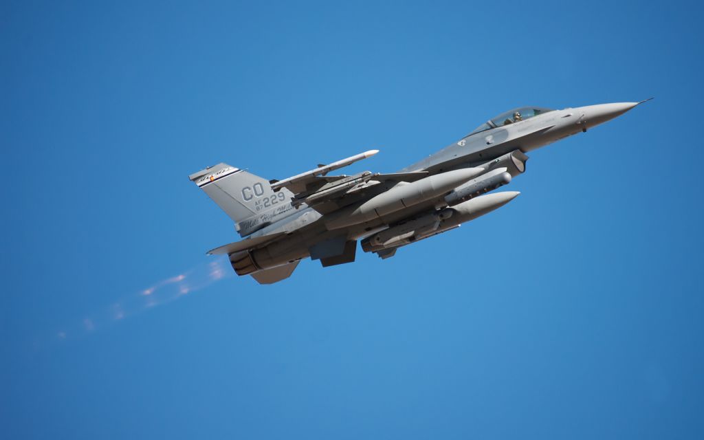 Lockheed F-16 Fighting Falcon (87-0229) - "Depart the Sandbox on a heading of 170, at or above 14,000 to maintain Flight Level 230." One of the Mile High Militia boys executing a sandbox departure on 9.18.2014.