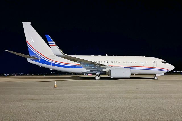 Boeing 737-700 (N836BA)