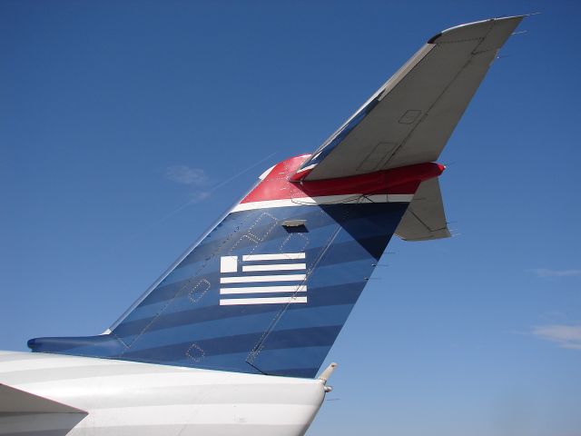 Canadair Regional Jet CRJ-200 (N242JS)