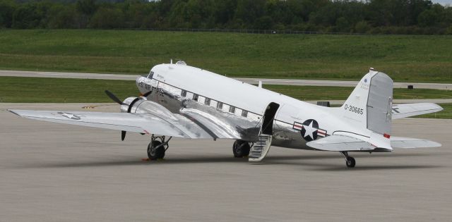 Douglas DC-3 (N47E)