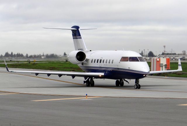 Canadair Challenger (N332FX)