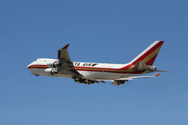 Boeing 747-400 (N710CK) - Miami (MIA). Kalitta Air flight K4539 climbs away from runway 27 departing for Santiago Arturo Merino Benítez (SCL). br /Taken from El Dorado Furniture Store, NW 72nd Avenue adjacent to runway 27/09 south of the airfieldbr /br /https://alphayankee.smugmug.com/Airlines-and-Airliners-Portfolio/Airlines/AmericasAirlines/Kalitta-Air-K4/br /br /2021 05 01