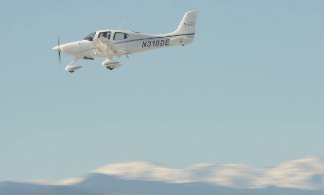 Cirrus SR-20 (N318DE)