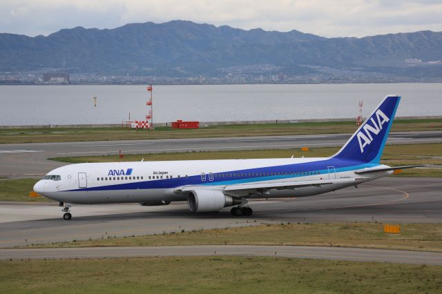 BOEING 767-300 (JA608A)