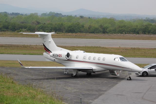 Embraer Phenom 300 (N326QS)