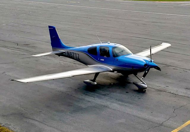 Cirrus SR-22 (N67TZ) - Ready for takeoff