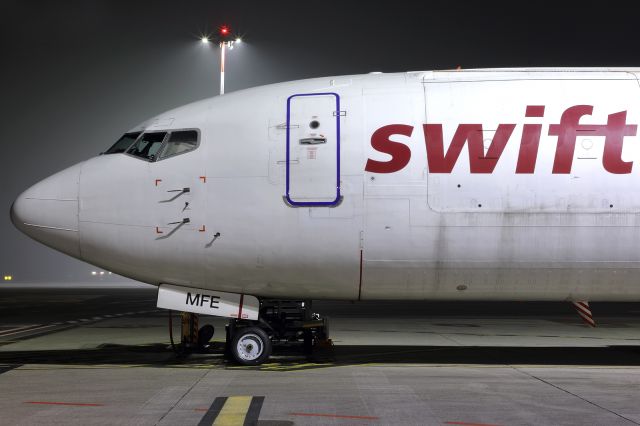 Boeing 737-700 (EC-MFE)