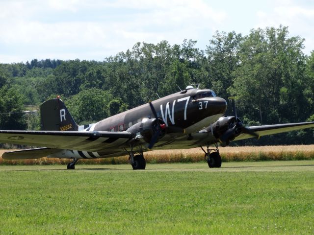 Douglas DC-3 (N345AB)