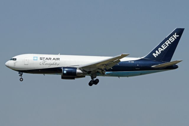 BOEING 767-200 (OY-SRK)