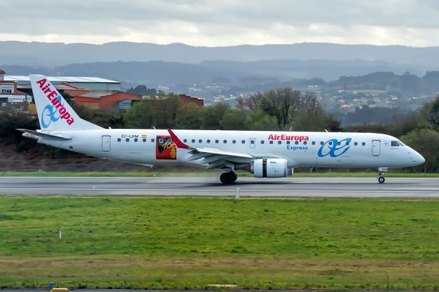 Embraer ERJ-190 (EC-LKM)