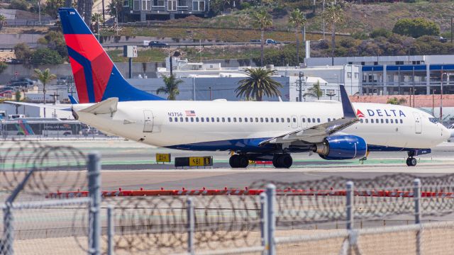 Boeing 737-800 (N3756) - Delta 701 departing to Seattle