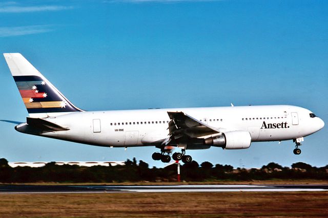 BOEING 767-200 (VH-RME) - ANSETT AIRLINES OF AUSTRALIA - BOEING 767-277 - REG : VH-RME (CN 22693/28) - KINSFORD SMITH INTERNATIONAL AIRPORT SYDNEY NSW. AUSTRALIA - YSSY (28/6/1988)