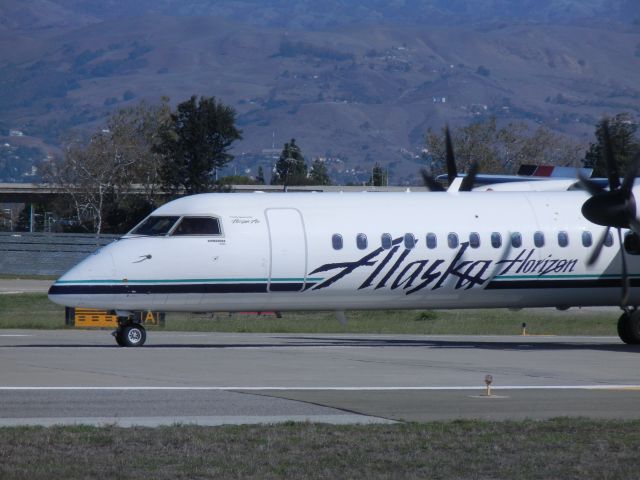 de Havilland Dash 8-400 (N439QX) - I got lucky! Here's a shot of an Alaska Airlines (Horizon Air) Dash 8 lined up on RWY 30L!