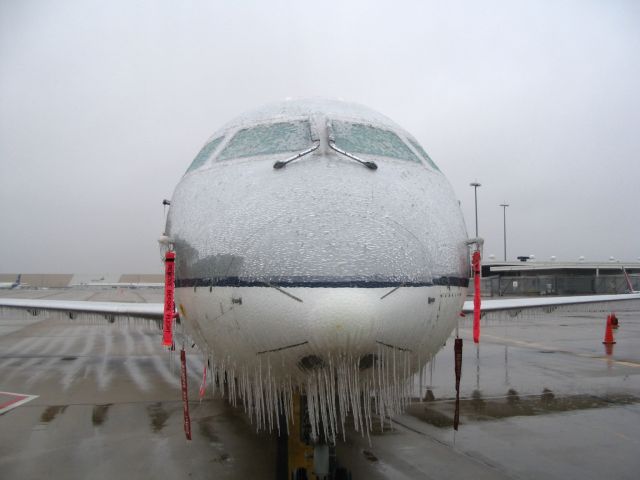 Canadair Regional Jet CRJ-200 — - Company didnt have enough deicing fluid, had to borrow from other carriers