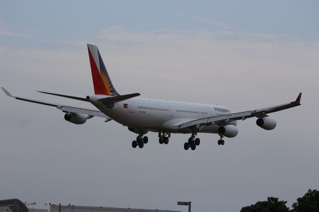 Airbus A340-300 (RP-C3434)