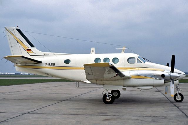 D-ILDB — - BEECH 65-80 QUEEN AIR - REG D-ILDB (CN LJ-11) - LONDON INTERNATIONAL AIRPORT HEATHROW ENGLAND UK - EGLL 12/9/1967