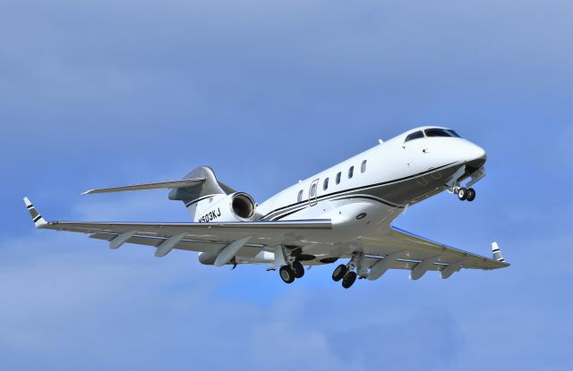 Bombardier Challenger 300 (N503KJ) - N503KJ seen departing from St Maarten.