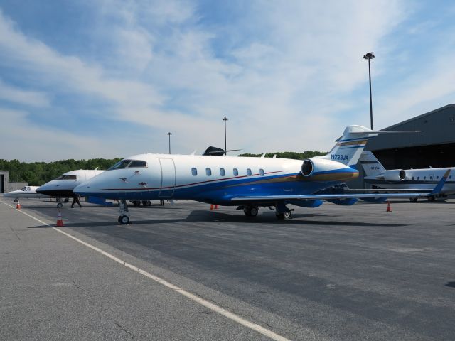 Canadair Challenger (N723JA) - A very nice paint job. No location as per request of the aircraft owner.