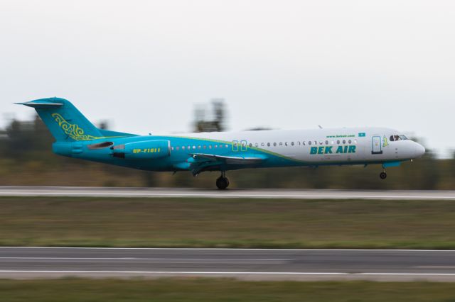 Fokker 100 (UPF1011)