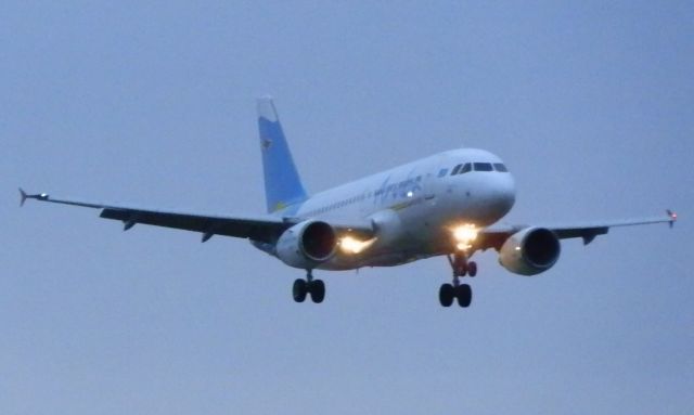 Airbus A319 (P4-AAE)