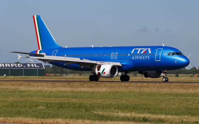 Airbus A320 (EI-DTA)