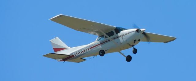 Cessna Skyhawk (N4612D) - N4612 doing Touch and Go at CVO on 8th June 2025.
