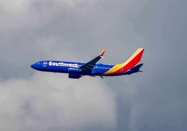Boeing 737-800 (N8569Z) - 9/30/23.  Coming in from BWI.