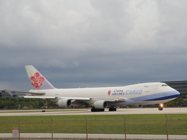 Boeing 747-400 (B-18707)