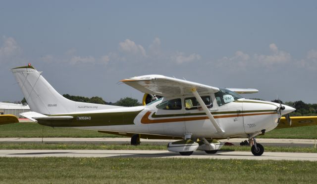 Cessna Skylane (N95640) - Airventure 2018