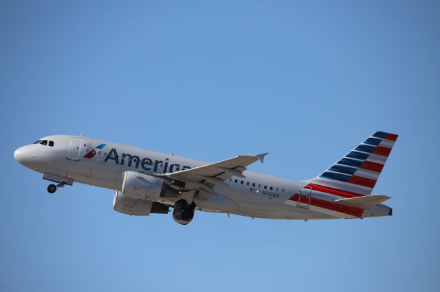 Airbus A319 (N760US)