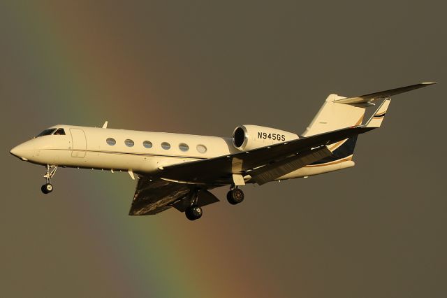 Gulfstream Aerospace Gulfstream IV (N945GS) - Landing.