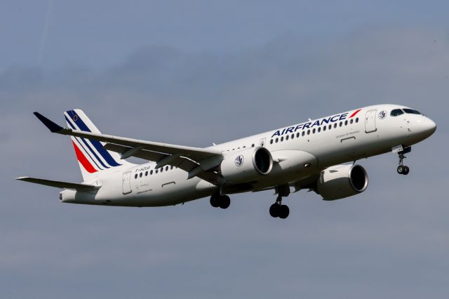 Airbus A220-300 (F-HZUO) - AF1068 arriving from Paris CDG, just before landing on 5R