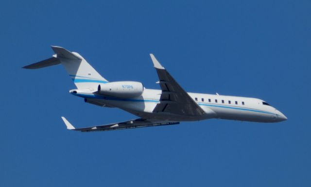 Bombardier Global Express (N70PS) - 1999 Bombardier Lined up with the runway, spring 2021.